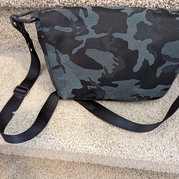 Lululemon festival bag - Picture 2 of 2